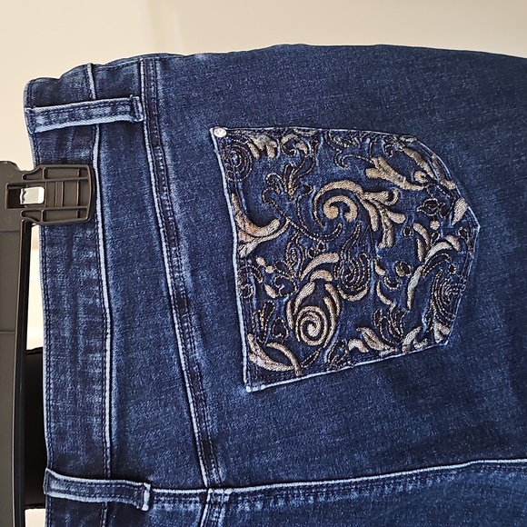 Jeans - Picture 10 of 16